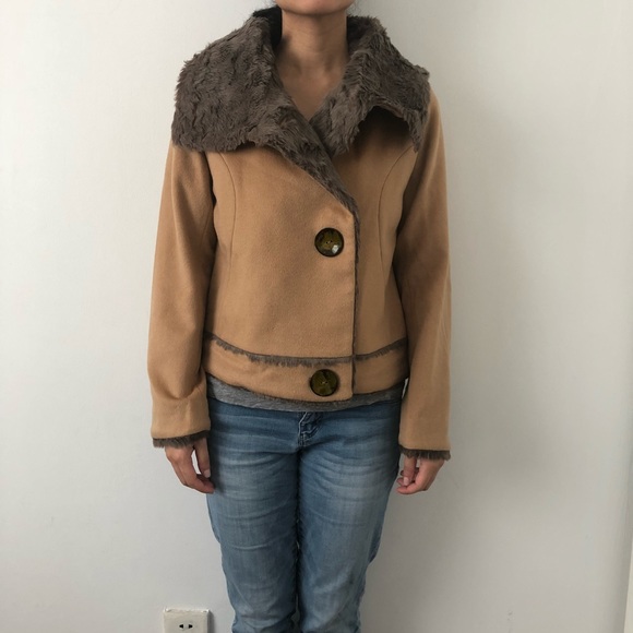 Camel colored jacket with faux fur trim - Picture 5 of 8